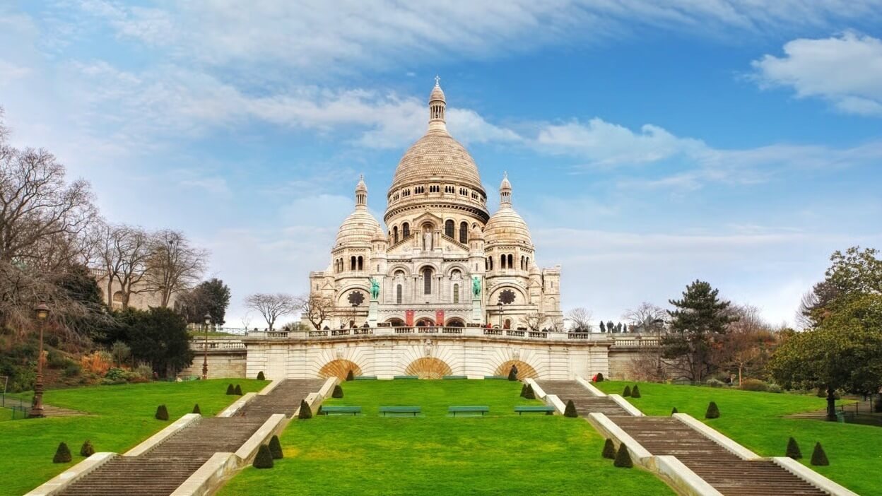 Sacré-Cœur Basilica on Montmartre hill